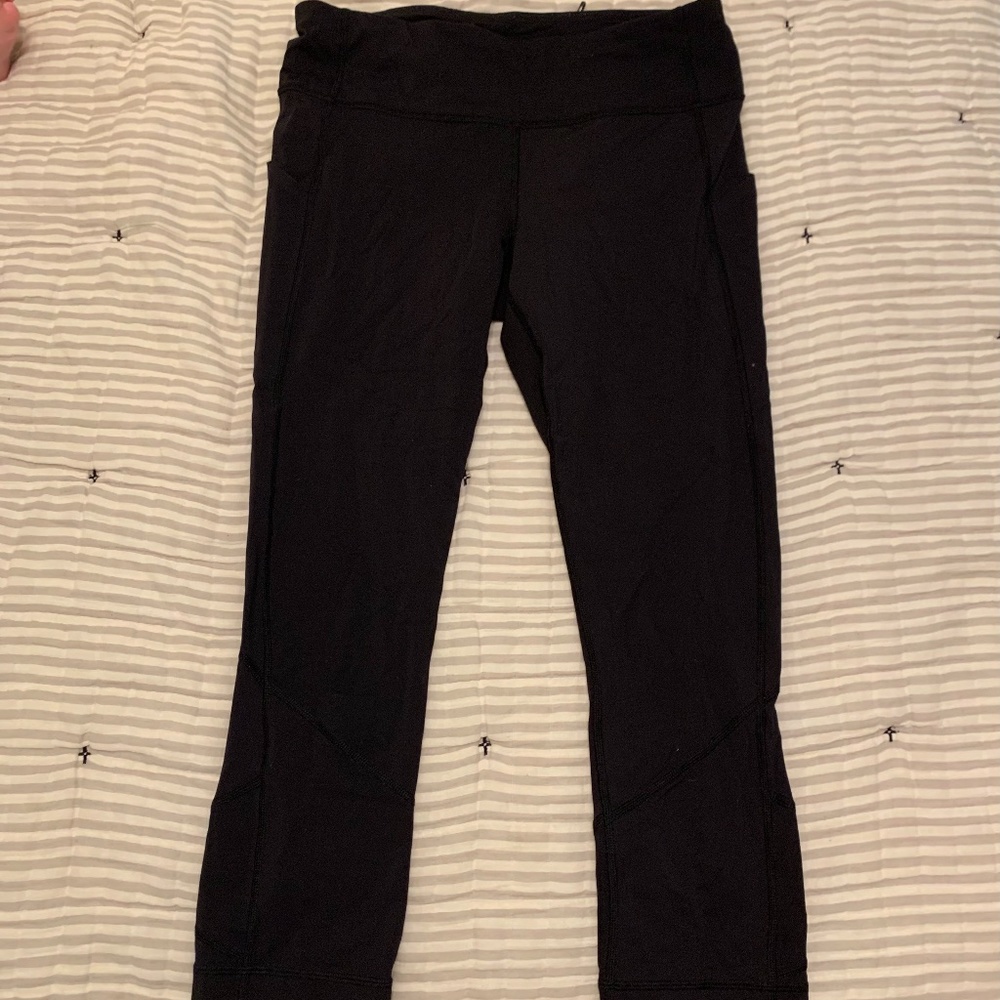 Lululemon black capri leggings